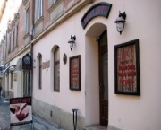 ����� ����